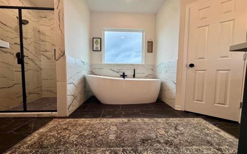 372 County Road 4300, Greenville, TX 75401, 4 Habitaciones Habitaciones , ,2 BañosBaños,Residential,En Venta,372 County Road 4300,20857845