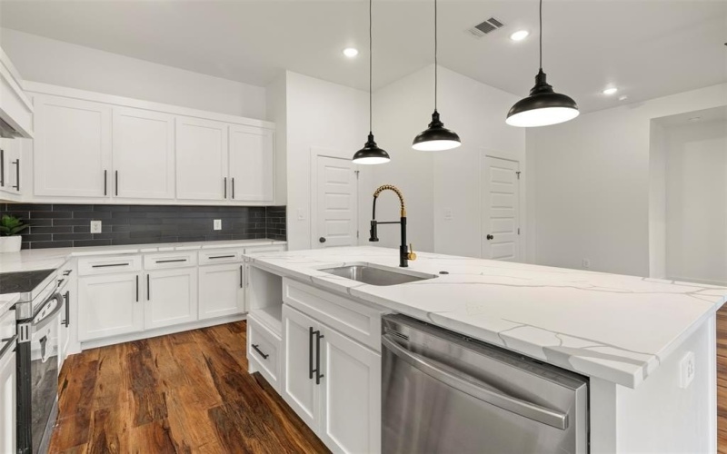 200 Meadow Lake Drive, Gun Barrel City, TX 75156, 3 Habitaciones Habitaciones , ,2 BañosBaños,Residential,En Venta,200 Meadow Lake Drive,20860738