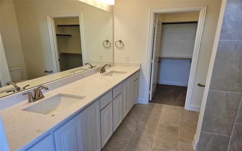 1623 W Farmington Road, Van Alstyne, TX 75495, 5 Bedrooms Bedrooms, ,5 BathroomsBathrooms,Residential,For Sale,1623 W Farmington Road,20858207