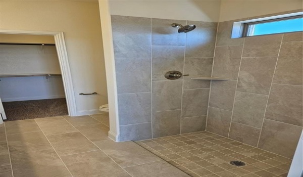1623 W Farmington Road, Van Alstyne, TX 75495, 5 Bedrooms Bedrooms, ,5 BathroomsBathrooms,Residential,For Sale,1623 W Farmington Road,20858207