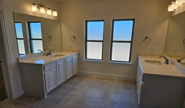 1623 W Farmington Road, Van Alstyne, TX 75495, 5 Bedrooms Bedrooms, ,5 BathroomsBathrooms,Residential,For Sale,1623 W Farmington Road,20858207