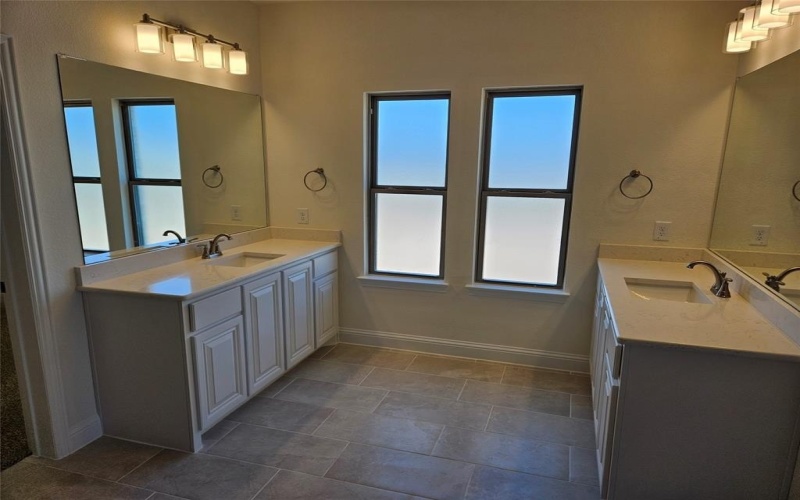 1623 W Farmington Road, Van Alstyne, TX 75495, 5 Bedrooms Bedrooms, ,5 BathroomsBathrooms,Residential,For Sale,1623 W Farmington Road,20858207