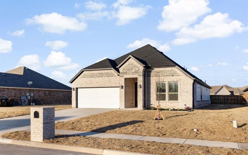8833 Kiowa Drive, Greenville, TX 75402, 4 Bedrooms Bedrooms, ,2 BathroomsBathrooms,Residential,For Sale,8833 Kiowa Drive,20858652