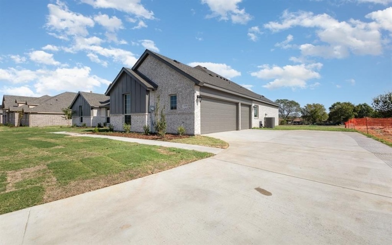 260 Crystal Lake Lane, Red Oak, TX 75154, 4 Bedrooms Bedrooms, ,3 BathroomsBathrooms,Residential,For Sale,260 Crystal Lake Lane,20859055