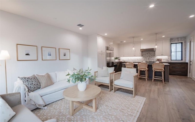 4529 Emerson Avenue #5, University Park, TX 75205, 2 Bedrooms Bedrooms, ,2 BathroomsBathrooms,Residential Lease,For Rent,4529 Emerson Avenue,20859307