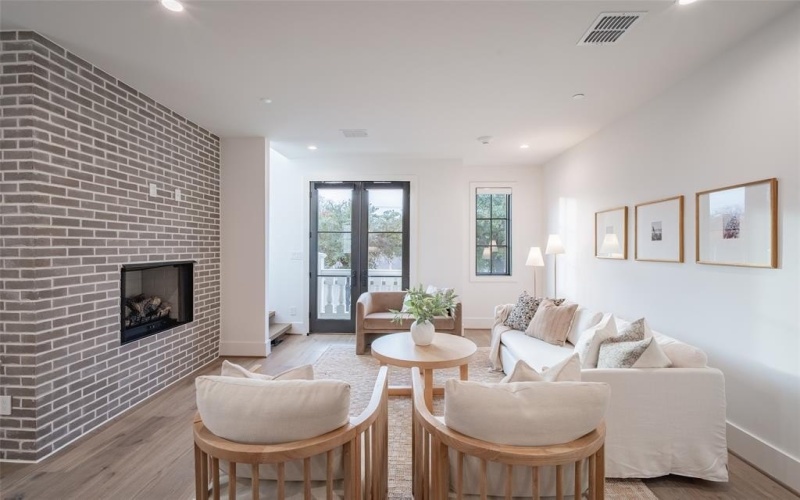4529 Emerson Avenue #5, University Park, TX 75205, 2 Bedrooms Bedrooms, ,2 BathroomsBathrooms,Residential Lease,For Rent,4529 Emerson Avenue,20859307