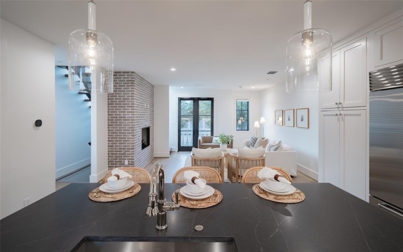 4529 Emerson Avenue #5, University Park, TX 75205, 2 Bedrooms Bedrooms, ,2 BathroomsBathrooms,Residential Lease,For Rent,4529 Emerson Avenue,20859307