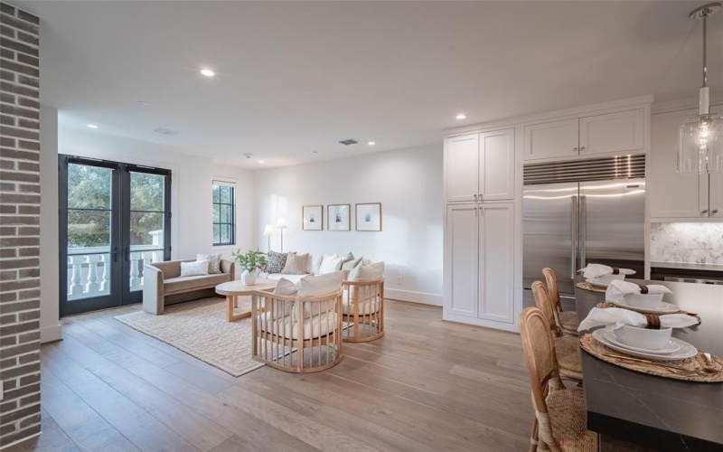 4529 Emerson Avenue #5, University Park, TX 75205, 2 Bedrooms Bedrooms, ,2 BathroomsBathrooms,Residential Lease,For Rent,4529 Emerson Avenue,20859307