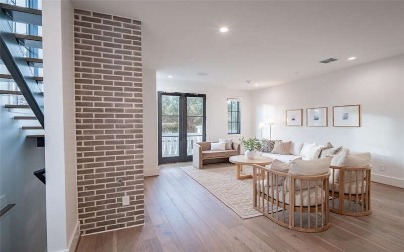 4529 Emerson Avenue #5, University Park, TX 75205, 2 Bedrooms Bedrooms, ,2 BathroomsBathrooms,Residential Lease,For Rent,4529 Emerson Avenue,20859307