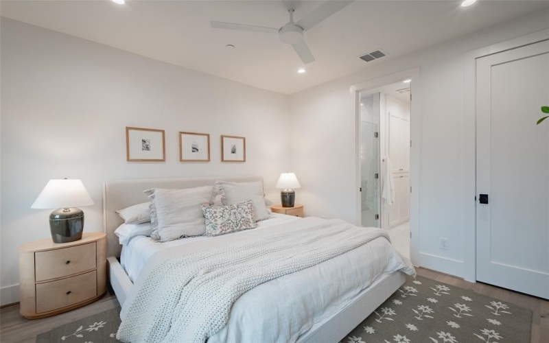 4529 Emerson Avenue #5, University Park, TX 75205, 2 Bedrooms Bedrooms, ,2 BathroomsBathrooms,Residential Lease,For Rent,4529 Emerson Avenue,20859307