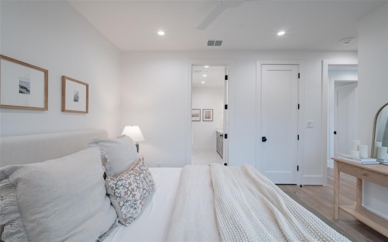 4529 Emerson Avenue #5, University Park, TX 75205, 2 Bedrooms Bedrooms, ,2 BathroomsBathrooms,Residential Lease,For Rent,4529 Emerson Avenue,20859307