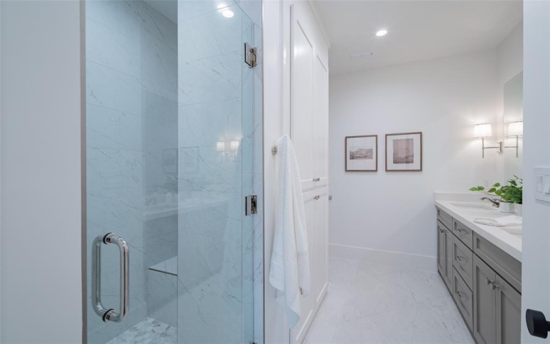 4529 Emerson Avenue #5, University Park, TX 75205, 2 Bedrooms Bedrooms, ,2 BathroomsBathrooms,Residential Lease,For Rent,4529 Emerson Avenue,20859307