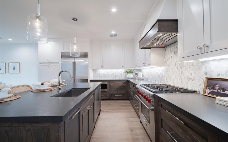 4529 Emerson Avenue #5, University Park, TX 75205, 2 Bedrooms Bedrooms, ,2 BathroomsBathrooms,Residential Lease,For Rent,4529 Emerson Avenue,20859307