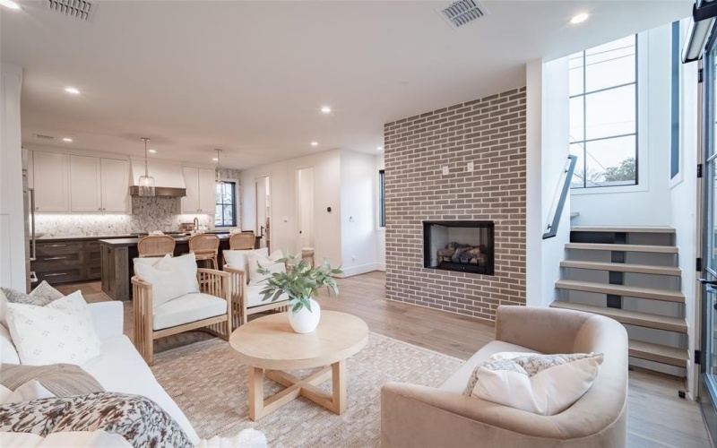 4529 Emerson Avenue #5, University Park, TX 75205, 2 Bedrooms Bedrooms, ,2 BathroomsBathrooms,Residential Lease,For Rent,4529 Emerson Avenue,20859307