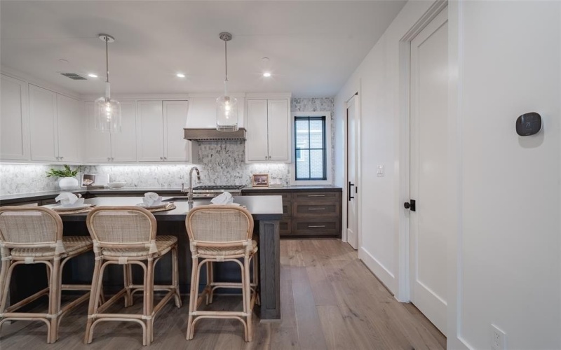 4529 Emerson Avenue #5, University Park, TX 75205, 2 Bedrooms Bedrooms, ,2 BathroomsBathrooms,Residential Lease,For Rent,4529 Emerson Avenue,20859307