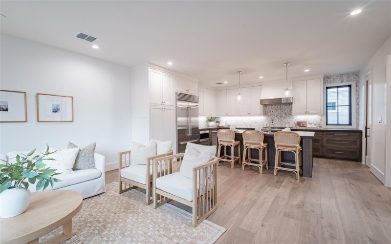 4529 Emerson Avenue #5, University Park, TX 75205, 2 Bedrooms Bedrooms, ,2 BathroomsBathrooms,Residential Lease,For Rent,4529 Emerson Avenue,20859307