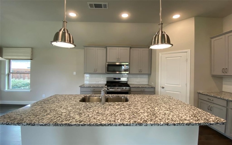 8325 Oak Island Trail, McKinney, TX 75071, 3 Bedrooms Bedrooms, ,2 BathroomsBathrooms,Residential,For Sale,8325 Oak Island Trail,20859606