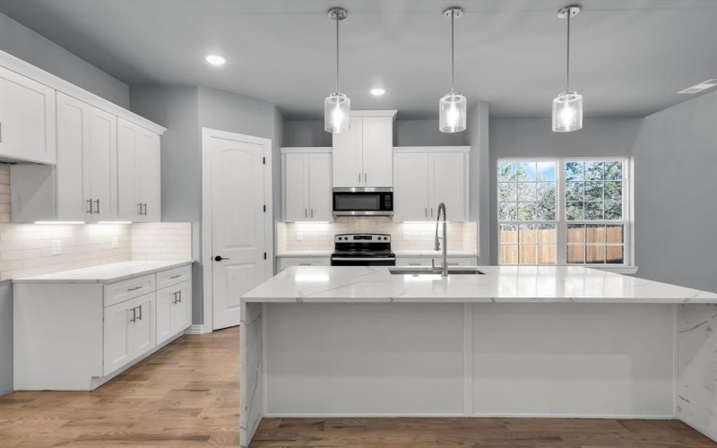 4600 Eagle Nest Court, Granbury, TX 76048, 4 Bedrooms Bedrooms, ,2 BathroomsBathrooms,Residential,For Sale,4600 Eagle Nest Court,20862006
