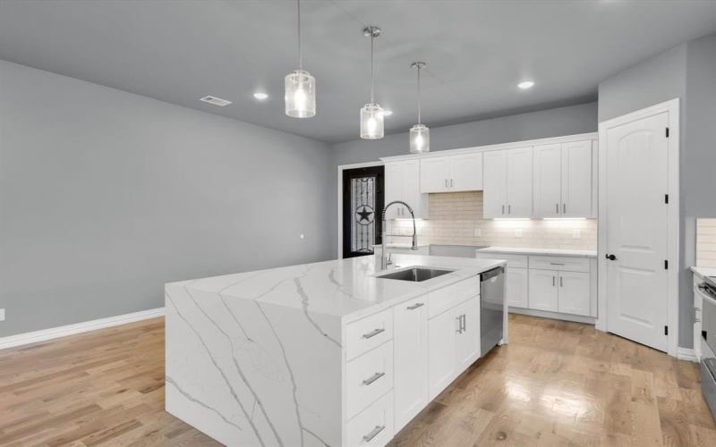 4600 Eagle Nest Court, Granbury, TX 76048, 4 Bedrooms Bedrooms, ,2 BathroomsBathrooms,Residential,For Sale,4600 Eagle Nest Court,20862006