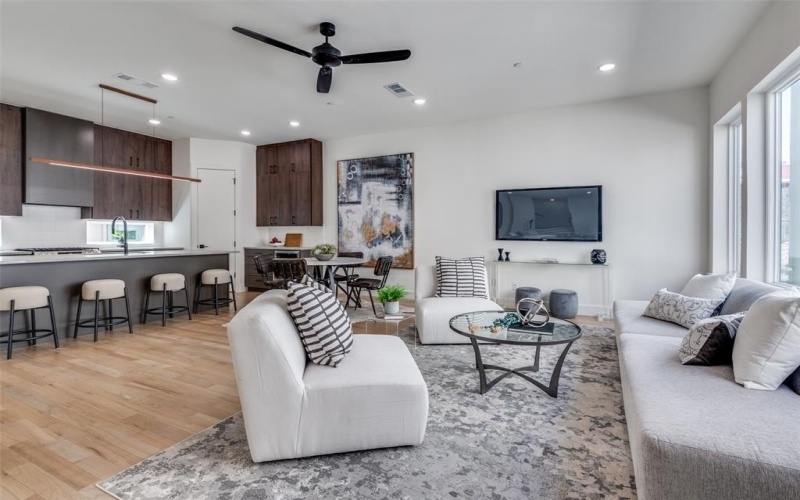 2908 Hawthorne Avenue #103, Dallas, TX 75219, 2 Bedrooms Bedrooms, ,2 BathroomsBathrooms,Residential,For Sale,2908 Hawthorne Avenue,20862032