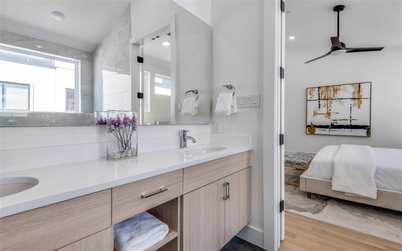 2908 Hawthorne Avenue #103, Dallas, TX 75219, 2 Bedrooms Bedrooms, ,2 BathroomsBathrooms,Residential,For Sale,2908 Hawthorne Avenue,20862032