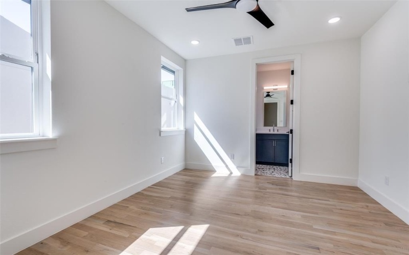 2908 Hawthorne Avenue #103, Dallas, TX 75219, 2 Bedrooms Bedrooms, ,2 BathroomsBathrooms,Residential,For Sale,2908 Hawthorne Avenue,20862032