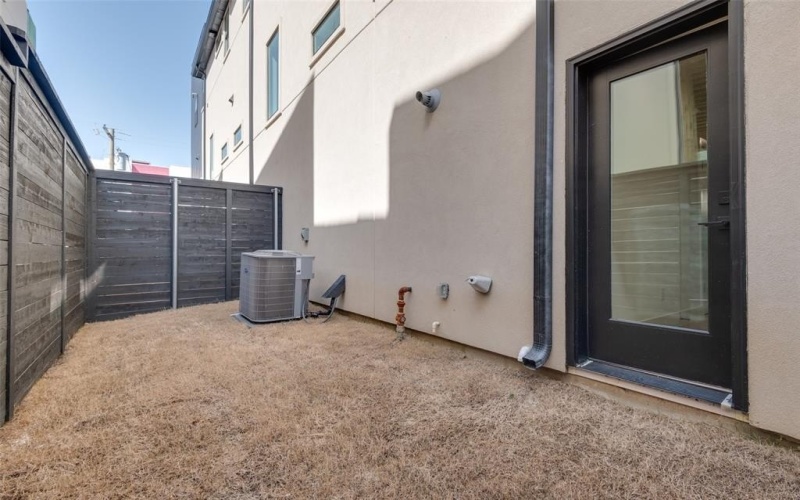 2908 Hawthorne Avenue #103, Dallas, TX 75219, 2 Bedrooms Bedrooms, ,2 BathroomsBathrooms,Residential,For Sale,2908 Hawthorne Avenue,20862032