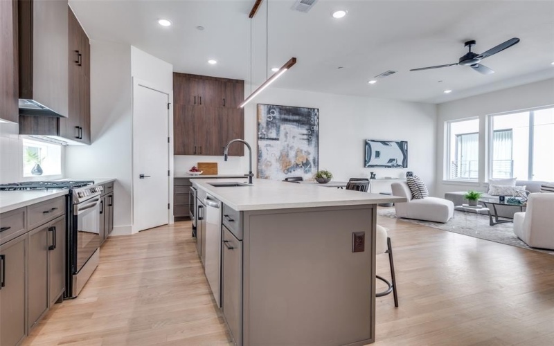 2908 Hawthorne Avenue #103, Dallas, TX 75219, 2 Bedrooms Bedrooms, ,2 BathroomsBathrooms,Residential,For Sale,2908 Hawthorne Avenue,20862032