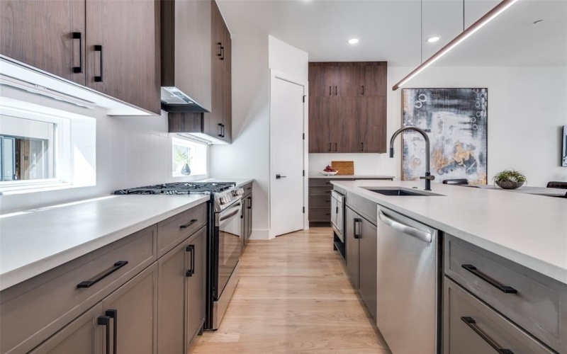 2908 Hawthorne Avenue #103, Dallas, TX 75219, 2 Bedrooms Bedrooms, ,2 BathroomsBathrooms,Residential,For Sale,2908 Hawthorne Avenue,20862032