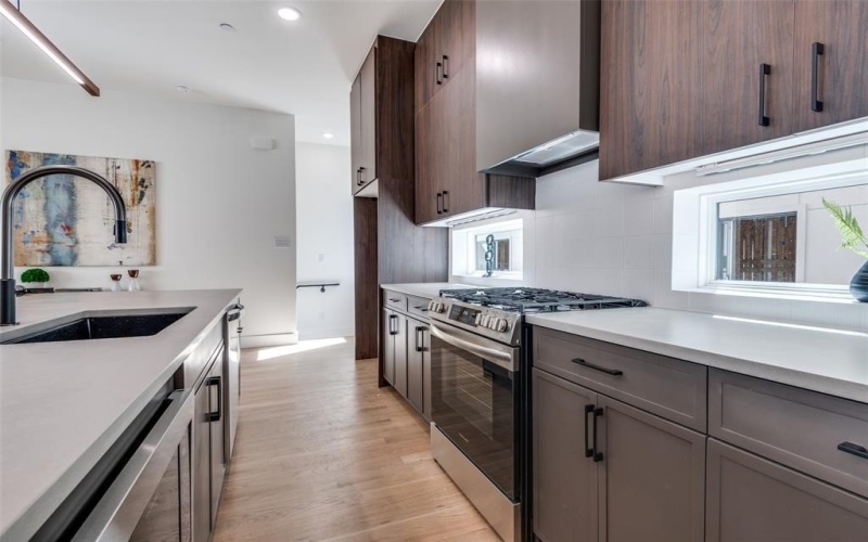 2908 Hawthorne Avenue #103, Dallas, TX 75219, 2 Bedrooms Bedrooms, ,2 BathroomsBathrooms,Residential,For Sale,2908 Hawthorne Avenue,20862032