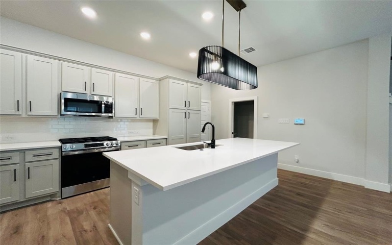 539 Mission Trail, Arlington, TX 76010, 4 Bedrooms Bedrooms, ,2 BathroomsBathrooms,Residential Lease,For Rent,539 Mission Trail,20864314