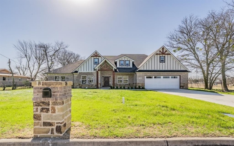 206 Hix Road, Cleburne, TX 76031, 5 Bedrooms Bedrooms, ,2 BathroomsBathrooms,Residential,For Sale,206 Hix Road,20862050