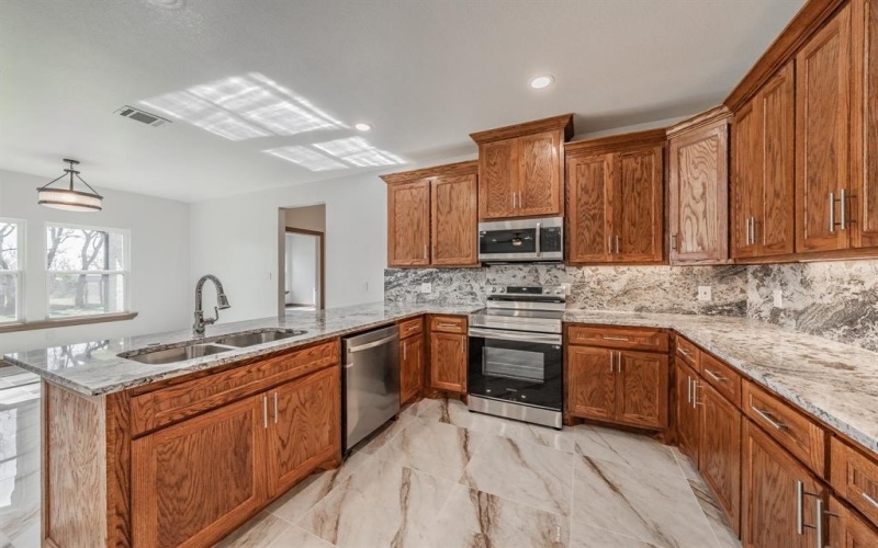 206 Hix Road, Cleburne, TX 76031, 5 Bedrooms Bedrooms, ,2 BathroomsBathrooms,Residential,For Sale,206 Hix Road,20862050
