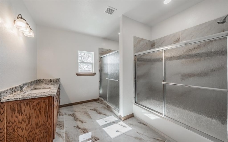 206 Hix Road, Cleburne, TX 76031, 5 Bedrooms Bedrooms, ,2 BathroomsBathrooms,Residential,For Sale,206 Hix Road,20862050