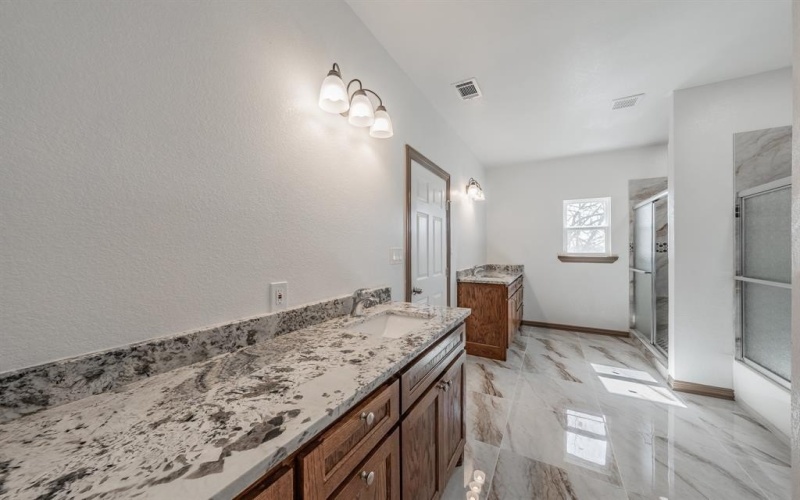 206 Hix Road, Cleburne, TX 76031, 5 Bedrooms Bedrooms, ,2 BathroomsBathrooms,Residential,For Sale,206 Hix Road,20862050