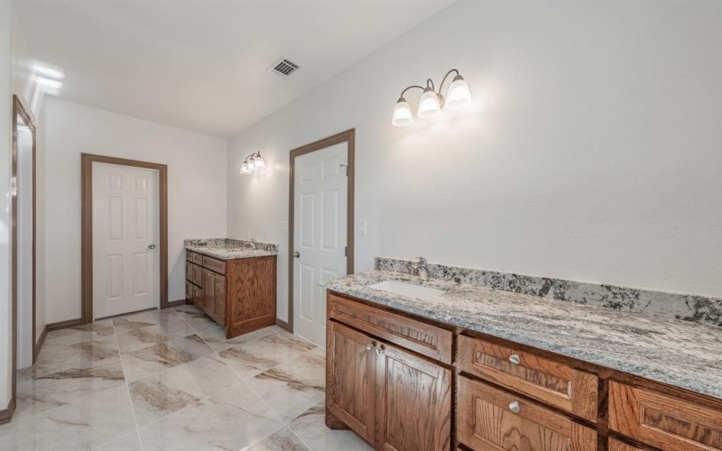 206 Hix Road, Cleburne, TX 76031, 5 Bedrooms Bedrooms, ,2 BathroomsBathrooms,Residential,For Sale,206 Hix Road,20862050