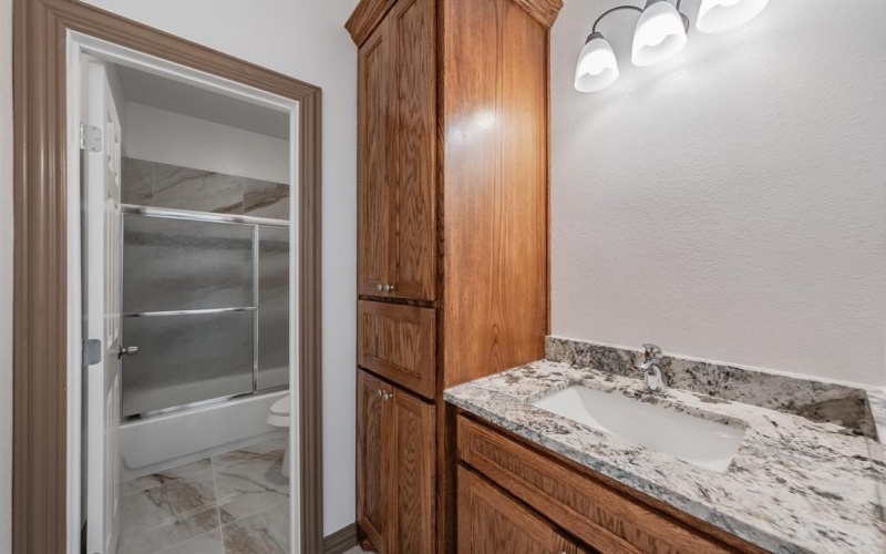 206 Hix Road, Cleburne, TX 76031, 5 Bedrooms Bedrooms, ,2 BathroomsBathrooms,Residential,For Sale,206 Hix Road,20862050