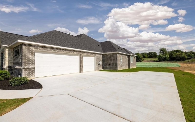 104 Oak Meadow Lane, Weatherford, TX 76085, 3 Bedrooms Bedrooms, ,2 BathroomsBathrooms,Residential,For Sale,104 Oak Meadow Lane,20864430
