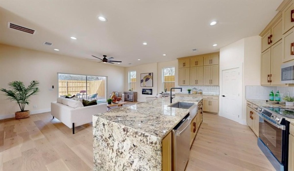 1525 Mcbroom Street, Dallas, TX 75212, 5 Bedrooms Bedrooms, ,5 BathroomsBathrooms,Residential,For Sale,1525 Mcbroom Street,20862663