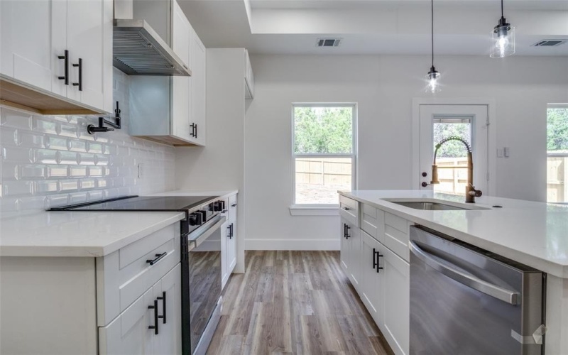 3308 Brazos River Drive, Granbury, TX 76048, 3 Bedrooms Bedrooms, ,2 BathroomsBathrooms,Residential,For Sale,3308 Brazos River Drive,20863405