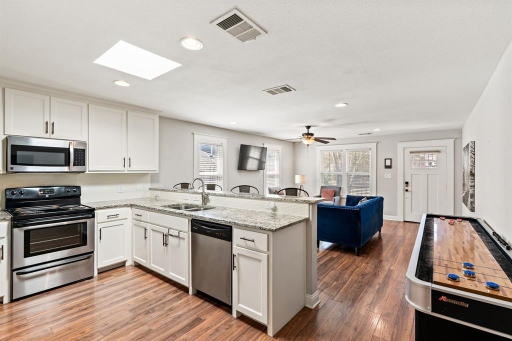 818 N Beckley Avenue, Dallas, TX 75203, 4 Bedrooms Bedrooms, ,5 BathroomsBathrooms,Residential Multi Family,For Sale,818 N Beckley Avenue,20863993