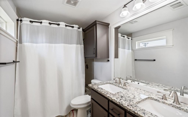 818 N Beckley Avenue, Dallas, TX 75203, 4 Bedrooms Bedrooms, ,5 BathroomsBathrooms,Residential Multi Family,For Sale,818 N Beckley Avenue,20863993
