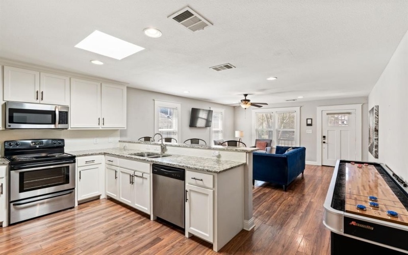 818 N Beckley Avenue, Dallas, TX 75203, 4 Bedrooms Bedrooms, ,5 BathroomsBathrooms,Residential Multi Family,For Sale,818 N Beckley Avenue,20863993