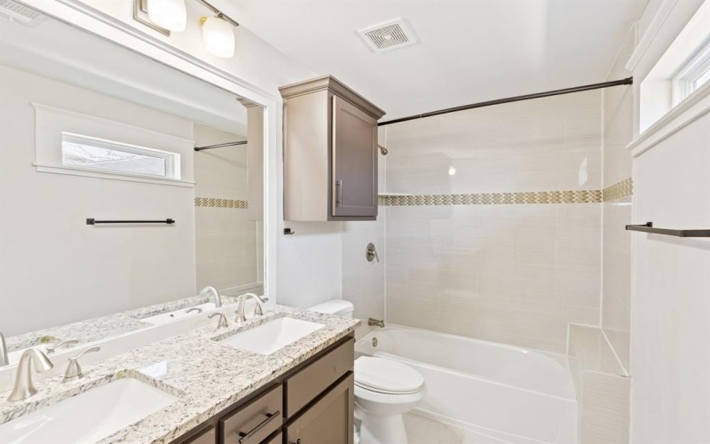 818 N Beckley Avenue, Dallas, TX 75203, 4 Bedrooms Bedrooms, ,5 BathroomsBathrooms,Residential Multi Family,For Sale,818 N Beckley Avenue,20863993