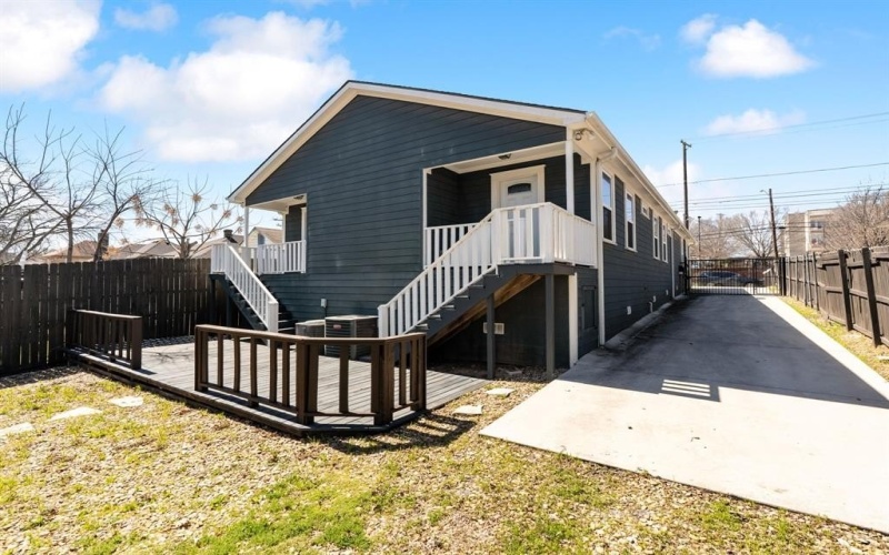 818 N Beckley Avenue, Dallas, TX 75203, 4 Bedrooms Bedrooms, ,5 BathroomsBathrooms,Residential Multi Family,For Sale,818 N Beckley Avenue,20863993