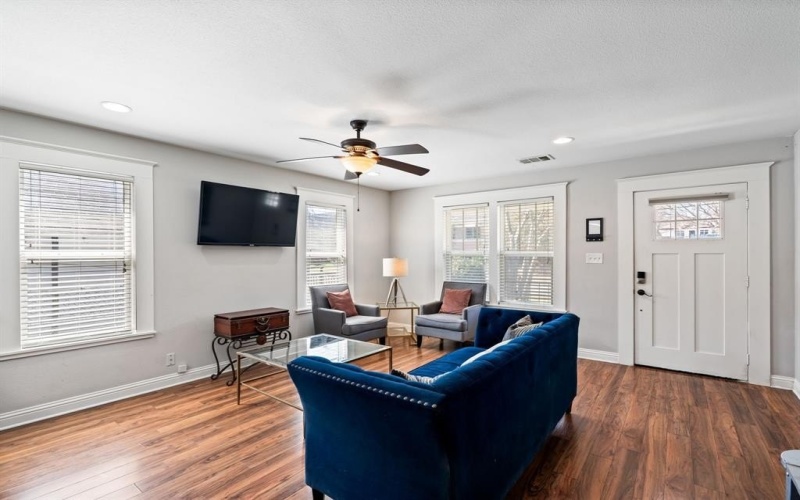 818 N Beckley Avenue, Dallas, TX 75203, 4 Bedrooms Bedrooms, ,5 BathroomsBathrooms,Residential Multi Family,For Sale,818 N Beckley Avenue,20863993