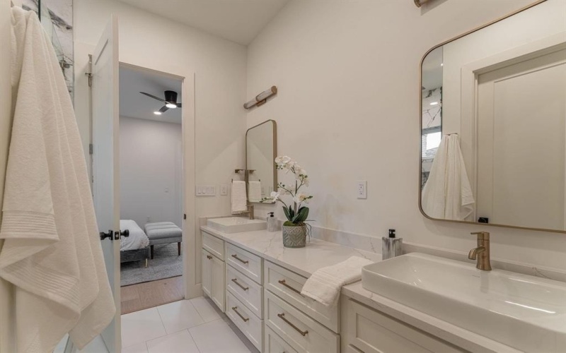 2001 Lucille Street, Dallas, TX 75204, 3 Bedrooms Bedrooms, ,3 BathroomsBathrooms,Residential Lease,For Rent,2001 Lucille Street,20861729