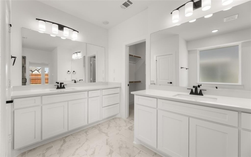 316 Loretta Lane, Burleson, TX 76028, 4 Bedrooms Bedrooms, ,5 BathroomsBathrooms,Residential,For Sale,316 Loretta Lane,20861788