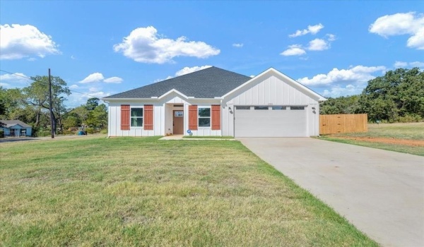 1001 N Oak Drive, Denison, TX 75020, 4 Bedrooms Bedrooms, ,2 BathroomsBathrooms,Residential,For Sale,1001 N Oak Drive,20861820