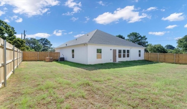 1001 N Oak Drive, Denison, TX 75020, 4 Bedrooms Bedrooms, ,2 BathroomsBathrooms,Residential,For Sale,1001 N Oak Drive,20861820
